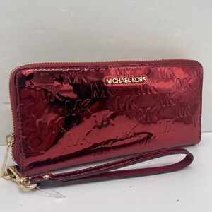 MICHAEL KORS Jet Set Large Metallic Logo Debossed Continental Wallet
Cherry
NWT